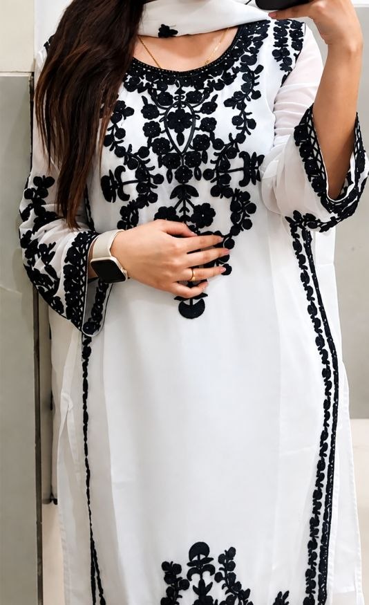Beautiful & Elegant White Chikankari Set