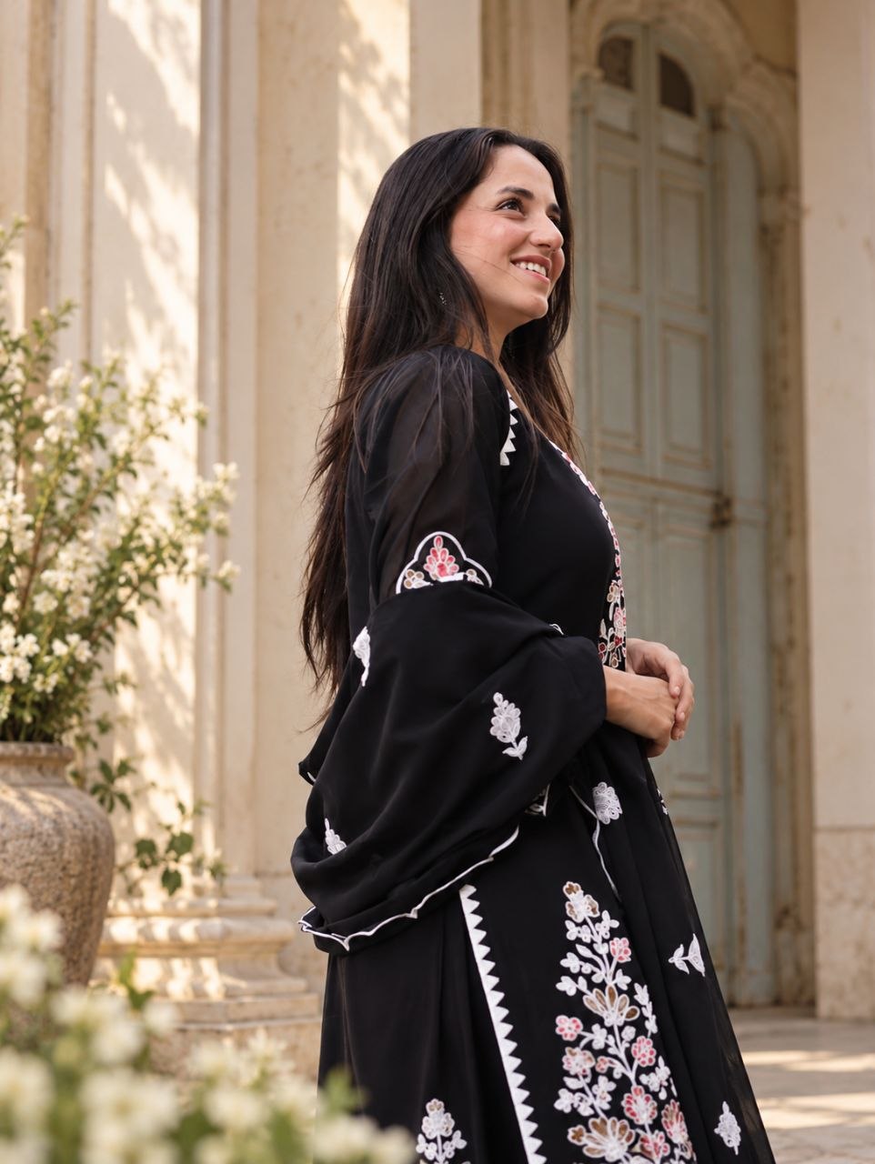 Gulbahar Kashmiri Black & White Multicolor Floral Dhaaga Threadwork 3-Piece Suit